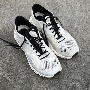 ON Running womens running Shoes / Helion